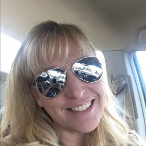 Meet your Posher, Lori